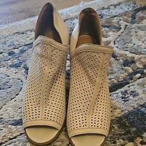 Lucky Brand Larise Ankle Boots Laser Cut Peep Toe Booties White, Size 8.5